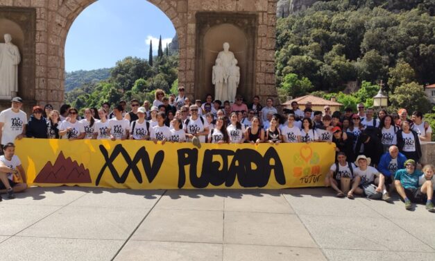 Salesianos Badalona celebra 25 años de su tradicional caminata a Montserrat