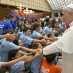El Papa León XIV se reúne con los niños del Centro de Verano Vaticano