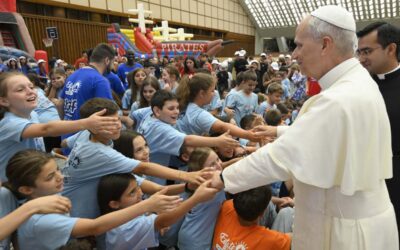 El Papa León XIV se reúne con los niños del Centro de Verano Vaticano