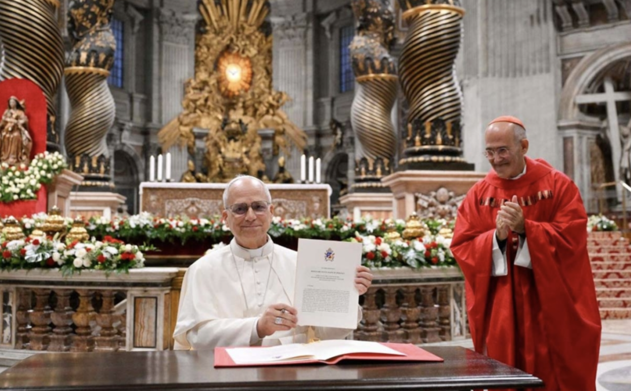 El_Papa_firma_la_carta_apostólica“_Diseñar_nuevos_mapas_de_esperanza”