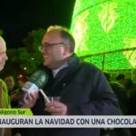 El tradicional árbol de Navidad brilla un año más en el Polígono Sur