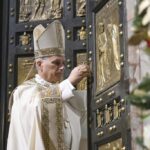 el papa le?n xiv cierra la puerta santa, concluye el jubileo de la esperanza