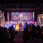 Ovación final en la clausura de La Bella y la Bestia, el musical de los salesianos de  Guadalajara