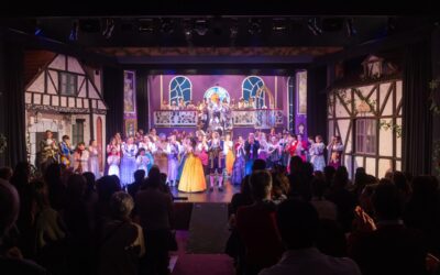 Ovación final en la clausura de La Bella y la Bestia, el musical de los salesianos de  Guadalajara