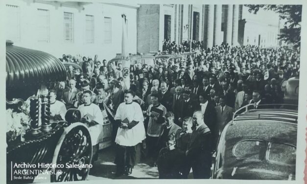 Foto con historia: Entierro Artémides Zatti