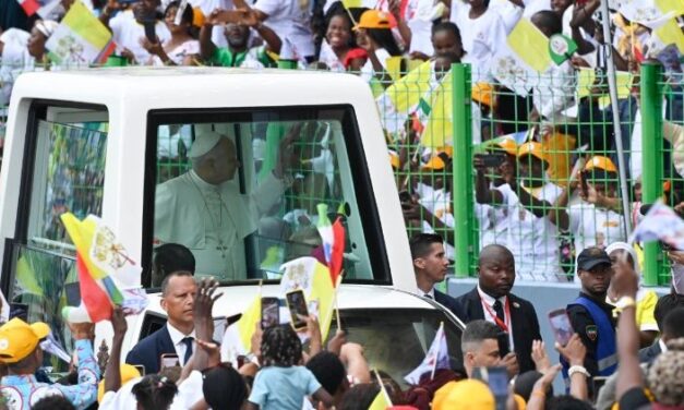 La visitació del papa a Algèria