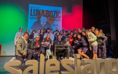 Luka Bozic recibe el trofeo MVP en Salesianos Granada