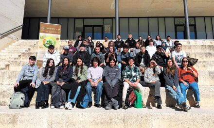 salesianos pamplona participa en un proyecto que imprime sensores de riego en macetas biodegradables