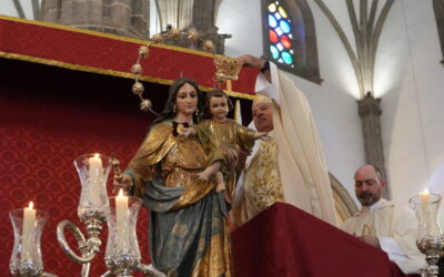 María Auxiliadora es coronada, en una jornada histórica, en la Catedral de Canarias