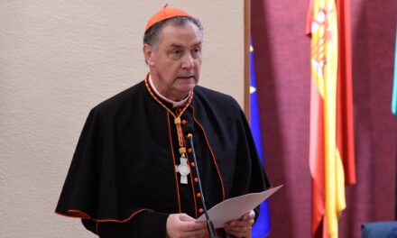 El Cardenal Ángel Fernández Artime clausura el curso académico del Colegio Mayor San Juan Bosco