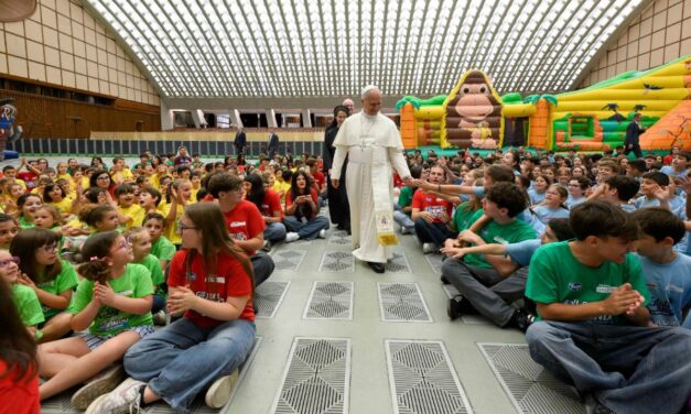 León XIV visitó un campamento para niños ‘muy salesiano’ en el Vaticano