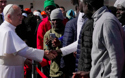 El papa clama contra las mafias y defiende la dignidad de los migrantes: los mensajes de León XIV en Canarias