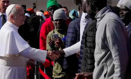 el papa clama contra las mafias y defiende la dignidad de los migrantes: los mensajes de le?n xiv en canarias