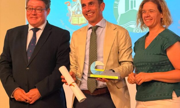 El Clúster Marítimo Naval de Cádiz premia a Salesianos Campano por su labor formativa