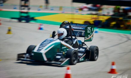 «Formula Student» de la EUSS hace historia, compite en pista con el coche eléctrico por primera vez