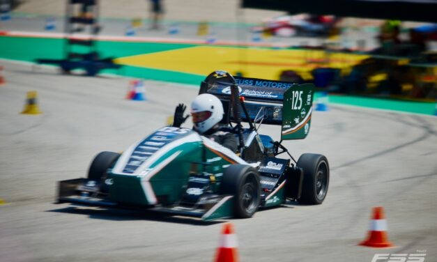 «Formula Student» de la EUSS hace historia, compite en pista con el coche eléctrico por primera vez